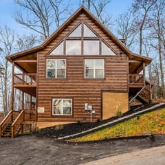 Hot Tub • Game Room • Fire Table | Family Cabin